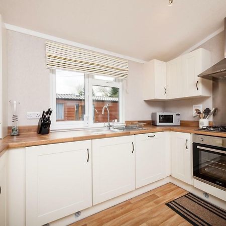 Thistle Lodge Auchterarder Bagian luar foto