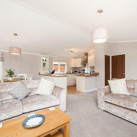 Thistle Lodge Auchterarder Bagian luar foto