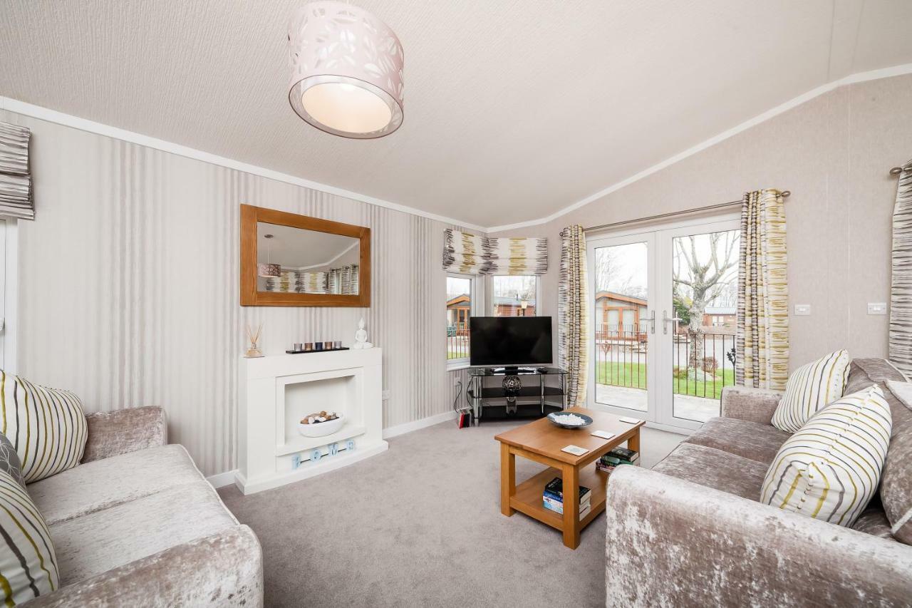 Thistle Lodge Auchterarder Bagian luar foto