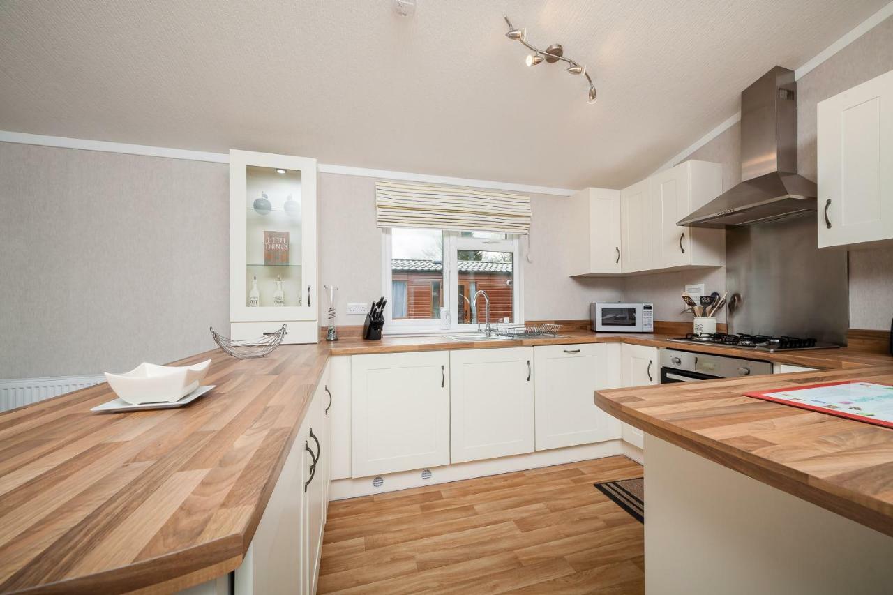 Thistle Lodge Auchterarder Bagian luar foto