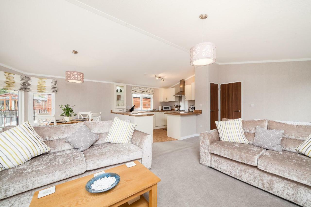 Thistle Lodge Auchterarder Bagian luar foto