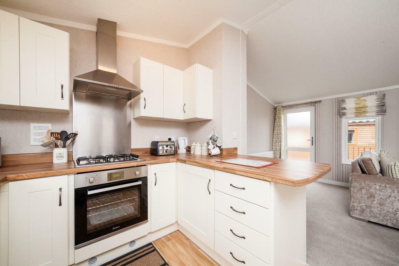 Thistle Lodge Auchterarder Bagian luar foto