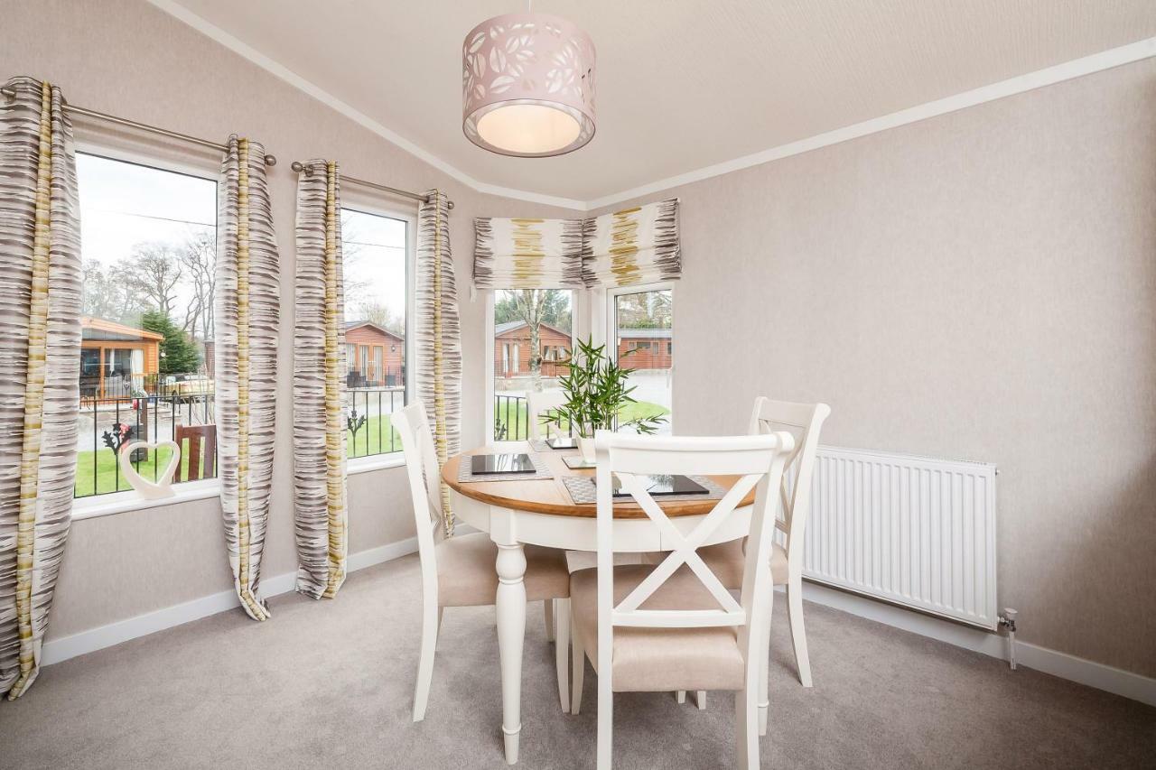 Thistle Lodge Auchterarder Bagian luar foto