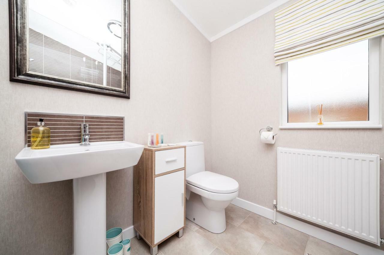 Thistle Lodge Auchterarder Bagian luar foto